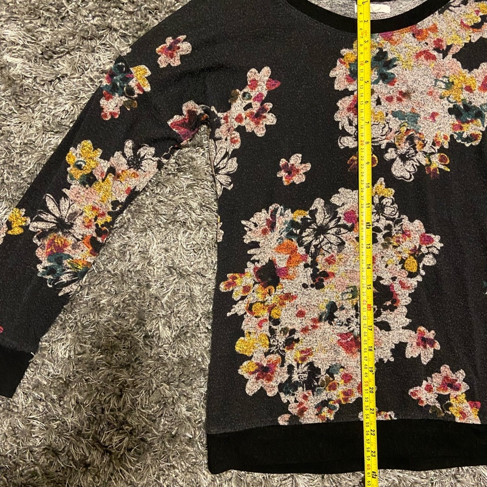 Floral Top - Picture 3 of 6